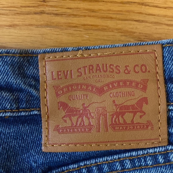 Levi’s Distressed Medium Wash Straight Leg Jeans in Size 24 - Picture 12 of 14